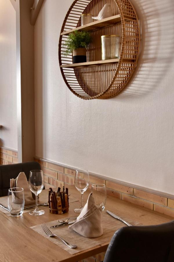 Logis Hotel Restaurant Auberge Du Cheval Blanc Chamouilley Exterior photo