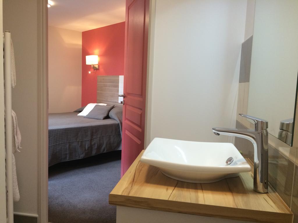 Logis Hotel Restaurant Auberge Du Cheval Blanc Chamouilley Room photo