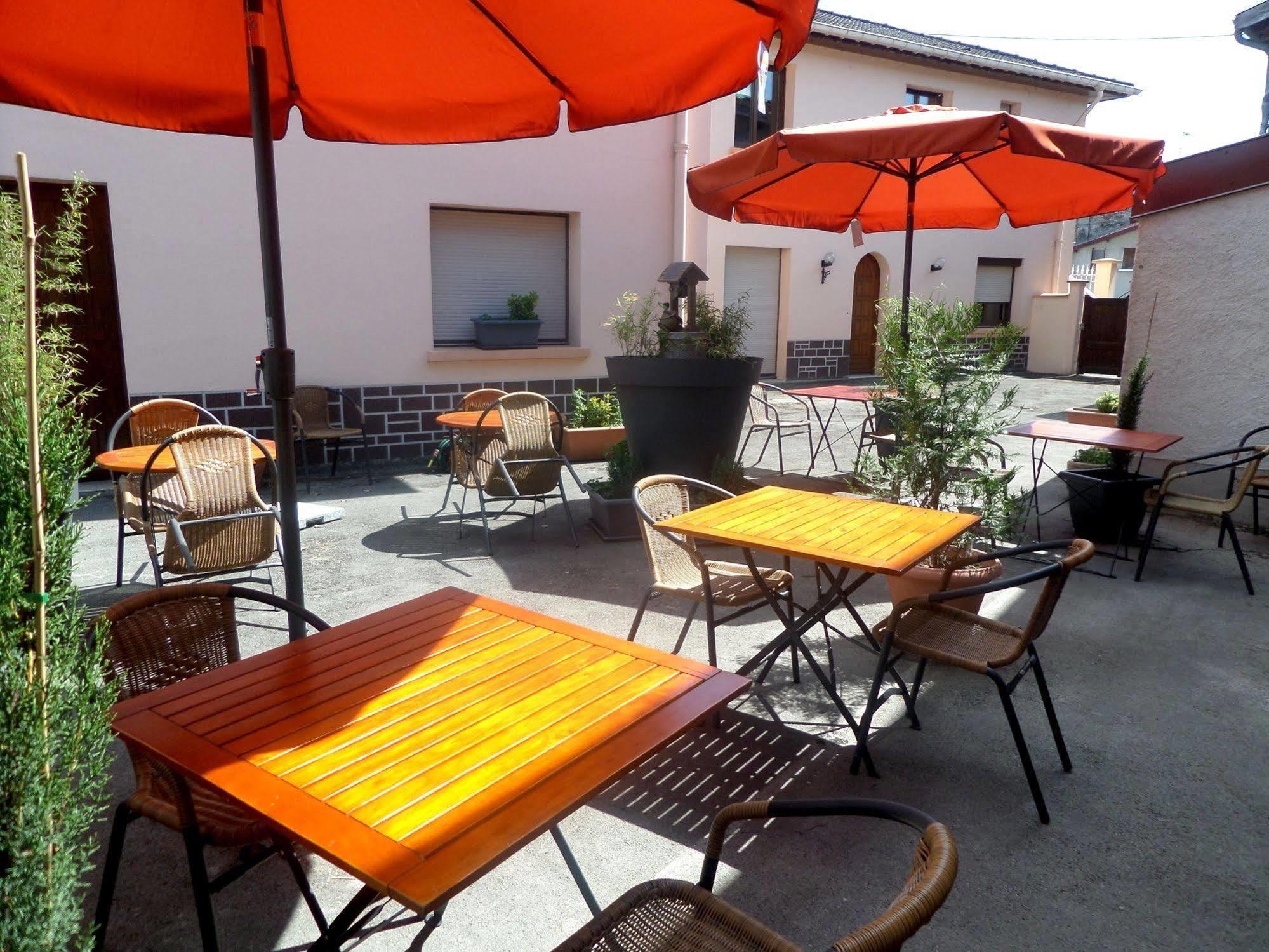 Logis Hotel Restaurant Auberge Du Cheval Blanc Chamouilley Exterior photo